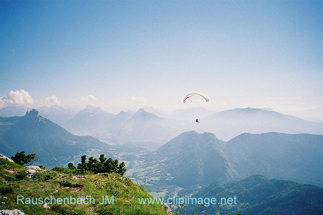 annecy , vue du parmelan 4 parapente  144 ko.jpg